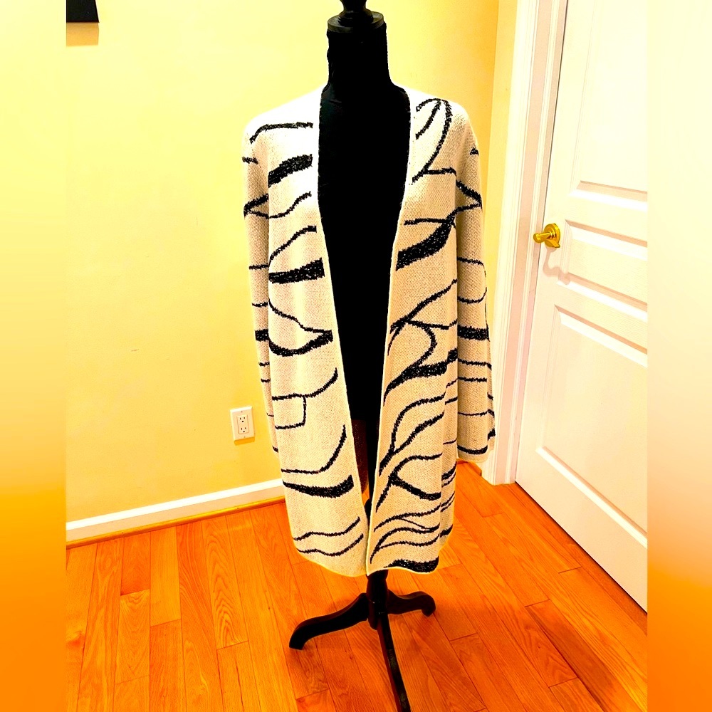Alfani cute  cardigan ivory dazzling silver stripes,perfect for any occasion NWT